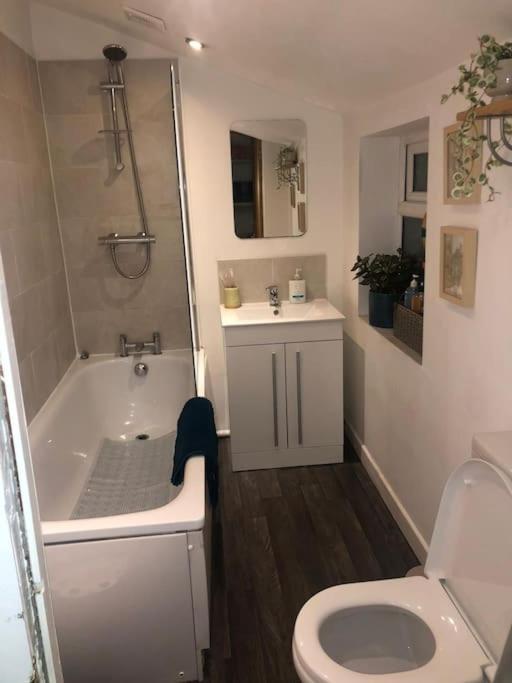 Just The Splott! Sleeps 6, 8 Mins To Stadium. Cardiff Luaran gambar